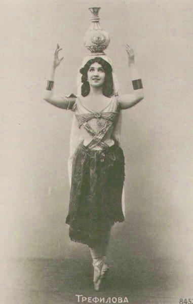 Vera Trefilova in the Danse Manu (1900)