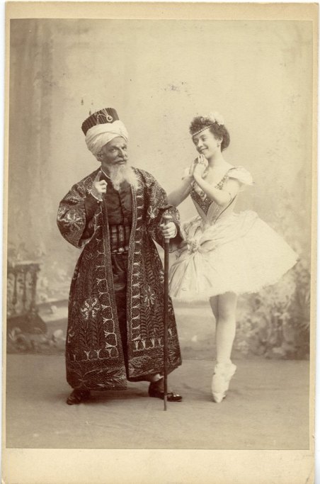 Alfred Bekefi as the Seyd Pasha and Olga Preobrazhenskaya as Gulnare (1899)