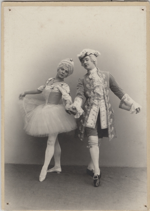 Pierina Legnani as Marie Camargo and Sergei Legat as Vestris (1901)