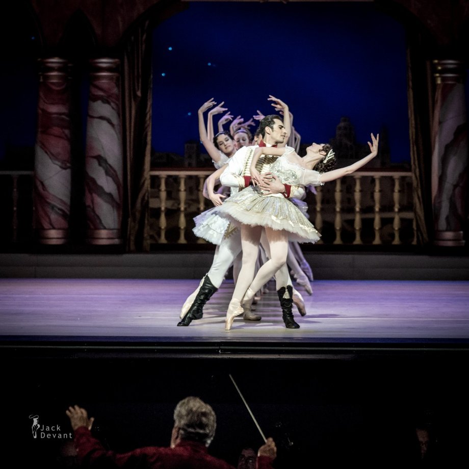 Grand Pas Classique, with Daria Sukhorukova as Paquita and Tigran Mikayelyan as Lucien (2014), photo by Jack Devant©