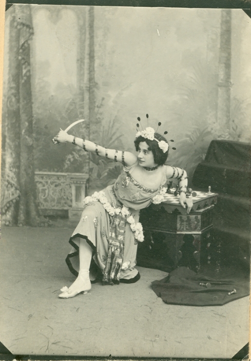 Anna Pavlova as Nikiya (1902)