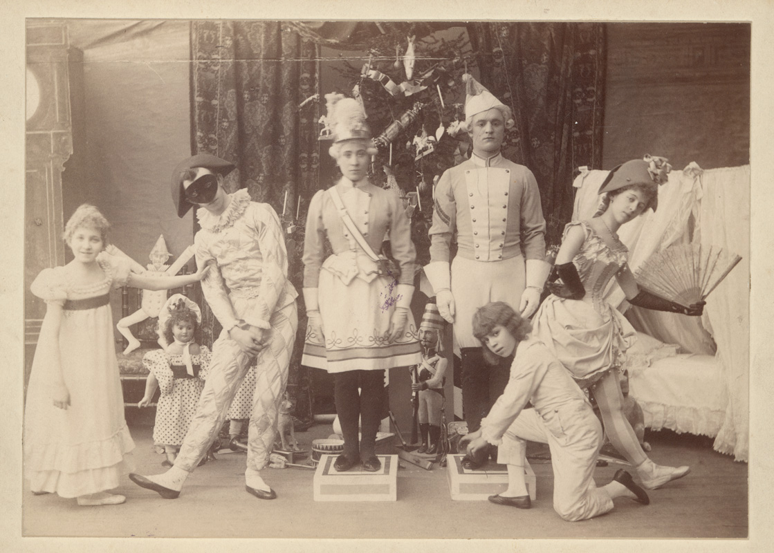 Stanislava Belinskaya as Clara, Alexander Gorsky as Harlequin, Maria Tistrova as the Sutler, Sergei Litavkin as the Soldier, Olga Preobrazhenskaya as Columbine and Vasily Stukolkin as Fritz (1892)
